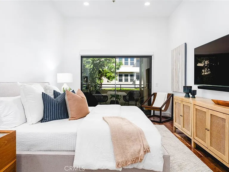 280 Cagney Ln #301 — Photo 29