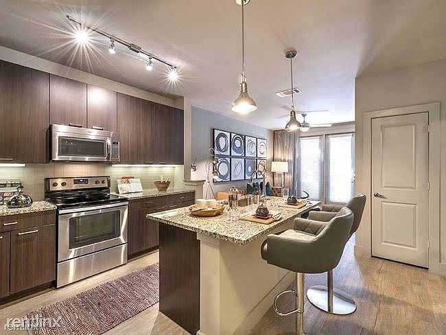 1-br-1-bath-apartment---610-main-st-028-houston-tx-primary-p