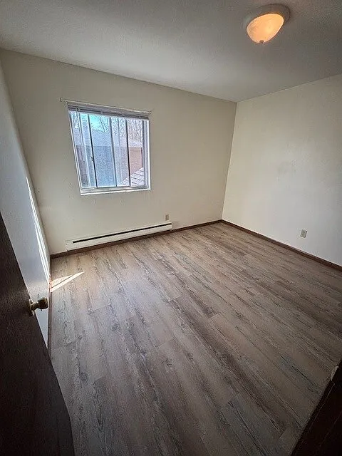 475 Walter St — Photo 4