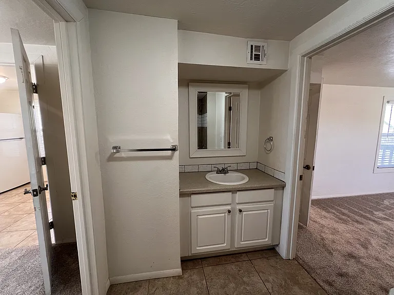 624 W Pinkley Ave #D — Photo 11