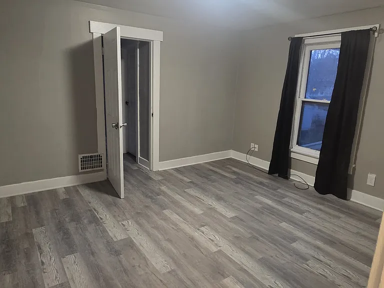 122 Heaton Ave — Photo 9