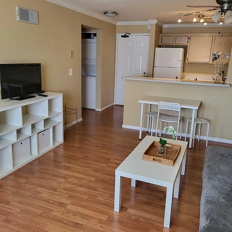 1 bed, 600 sqft, $2,798 — Photo 2