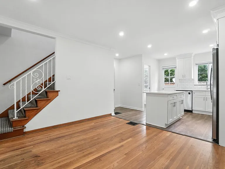 1660 Elmwood Ave — Photo 10
