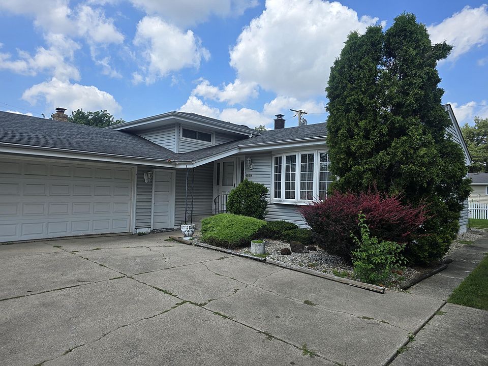 1st image of 1819 Azalea Dr