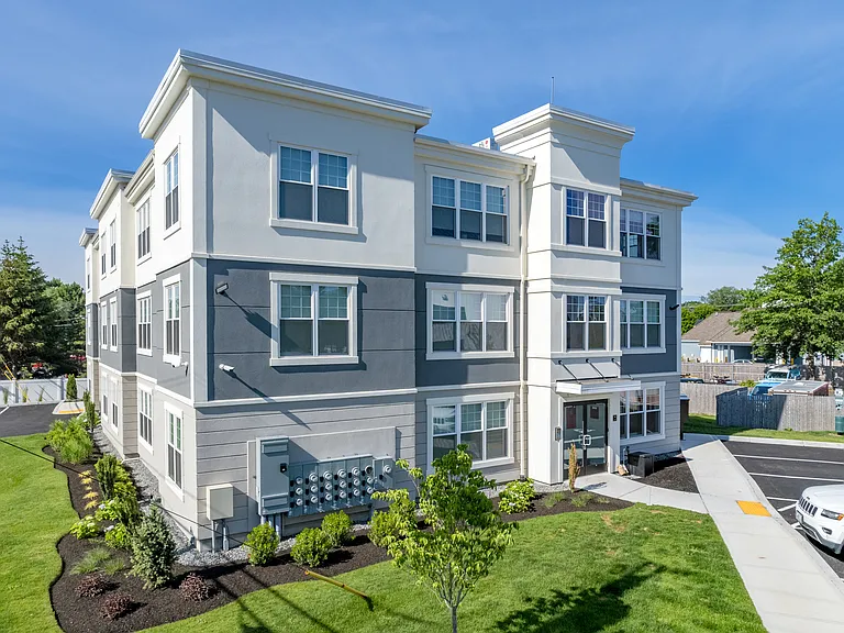 25 Circle St #4 — Photo 1