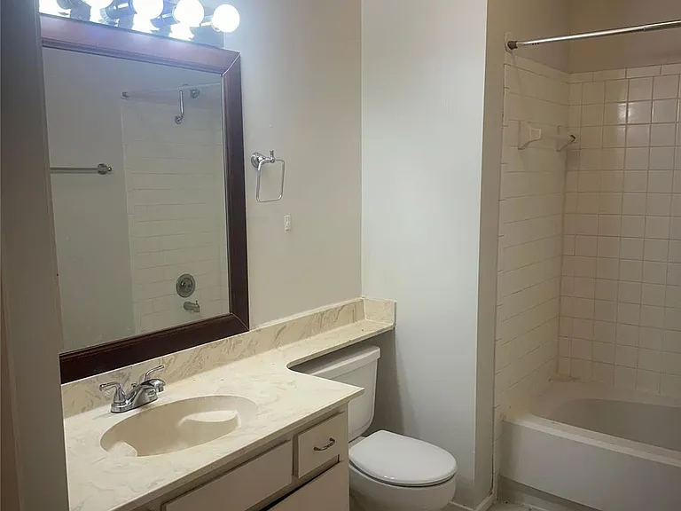 106 E 30th St #101 — Photo 11