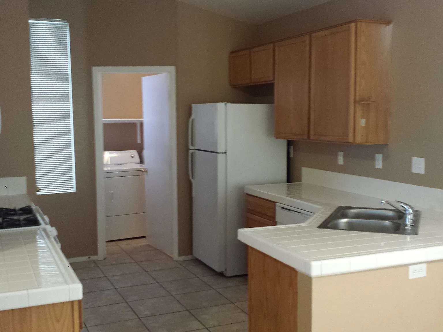 4 bed, 1374 sqft, $2,100 — Photo 4