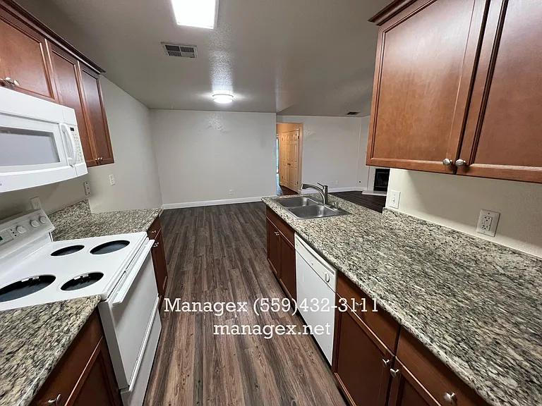 768 Spruce Ave #102 — Photo 8