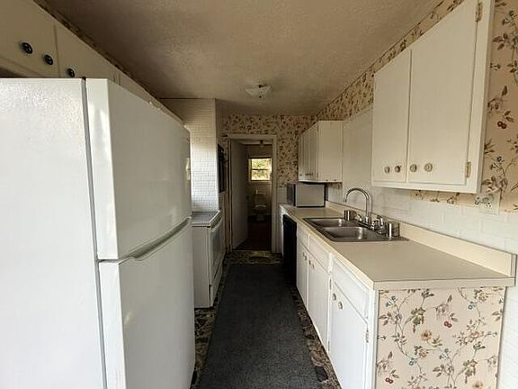 5th image of 214 Cook St