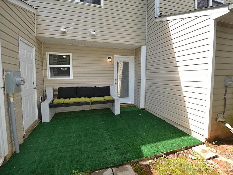 843 Plaza Walk Dr — Photo 28