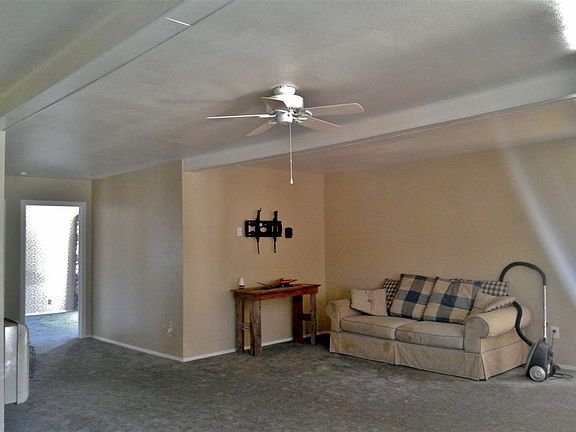 5th image of 105 Elm Dr