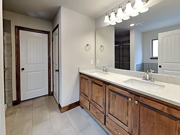 10529 NW 41st St — Photo 11