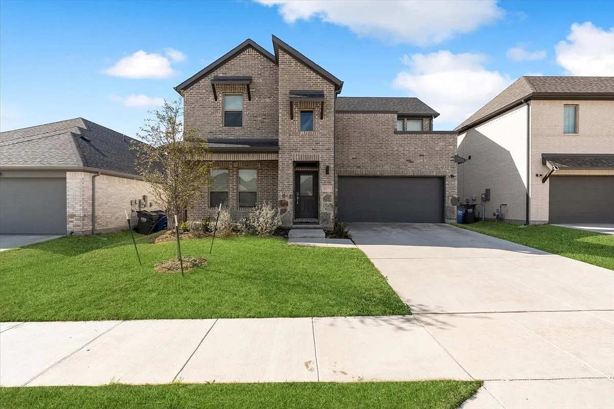 4 bed, 2484 sqft, $3,000 — Photo 1