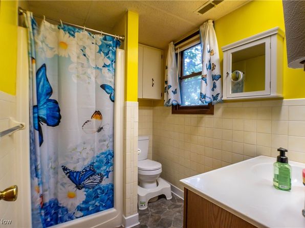 1425 Hickory Ln, Wooster, OH 44691