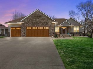 2814 Sunset Dr NE, Swisher, IA 52338