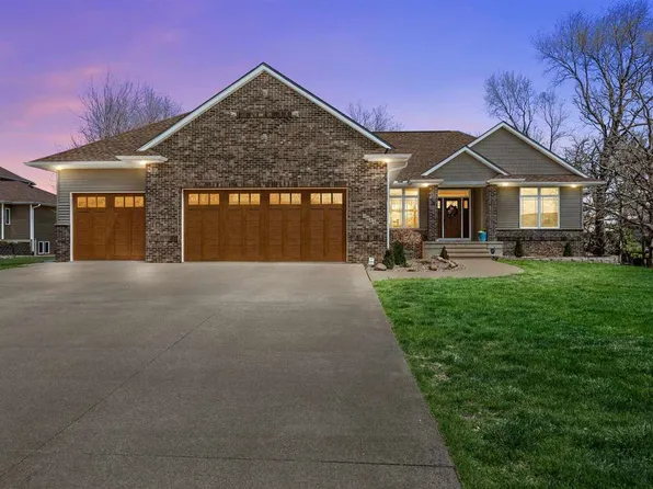 2814 Sunset Dr NE, Swisher, IA 52338