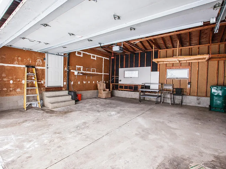 Good sized garage