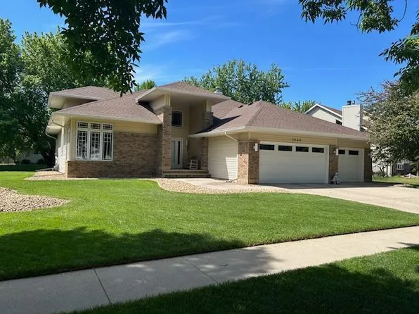 1454 12th Street Ct E, West Fargo, ND 58078