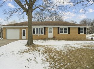 508 Valley St, Center Point, IA 52213