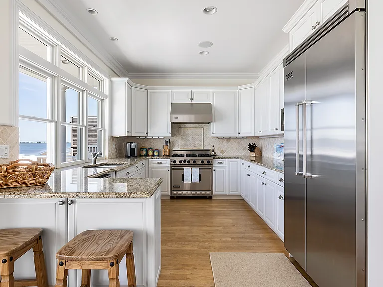 708 Dune Rd — Photo 5