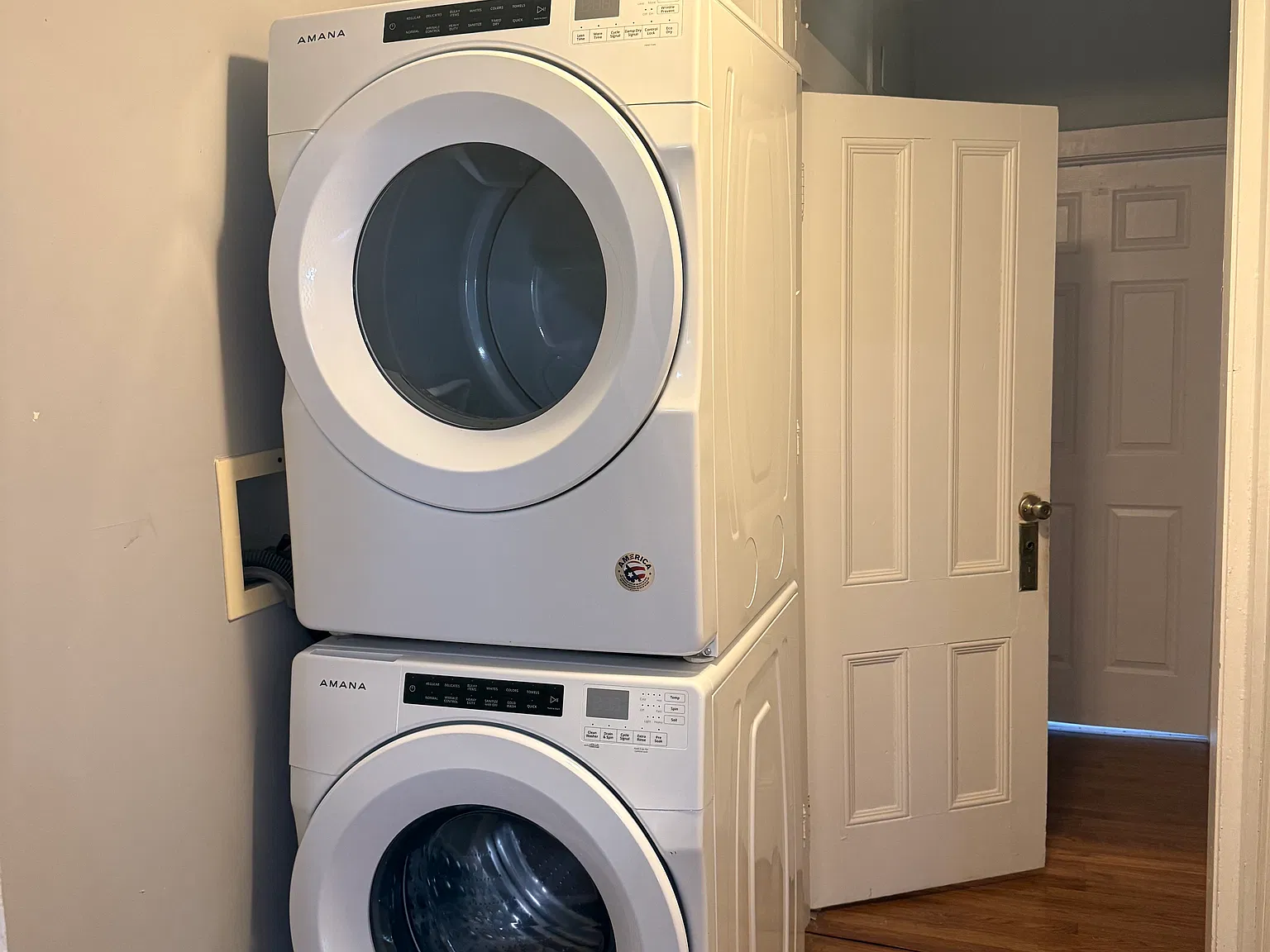 3 bed, $3,000 — Photo 2