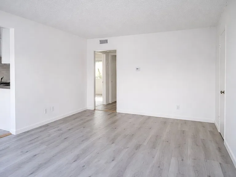 816 Larch St — Photo 3