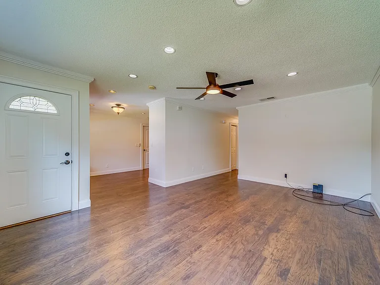 1116 Tangerine St — Photo 9