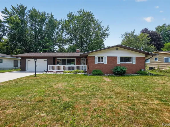 3504 Creekwood Dr, Saginaw, MI 48601