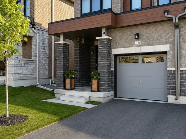 100 Bearberry Rd, Springwater, ON L9X 2E1