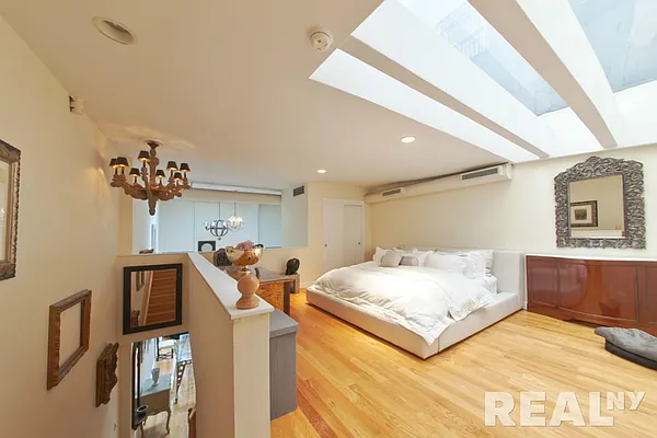 Rented by REAL New York | media 18