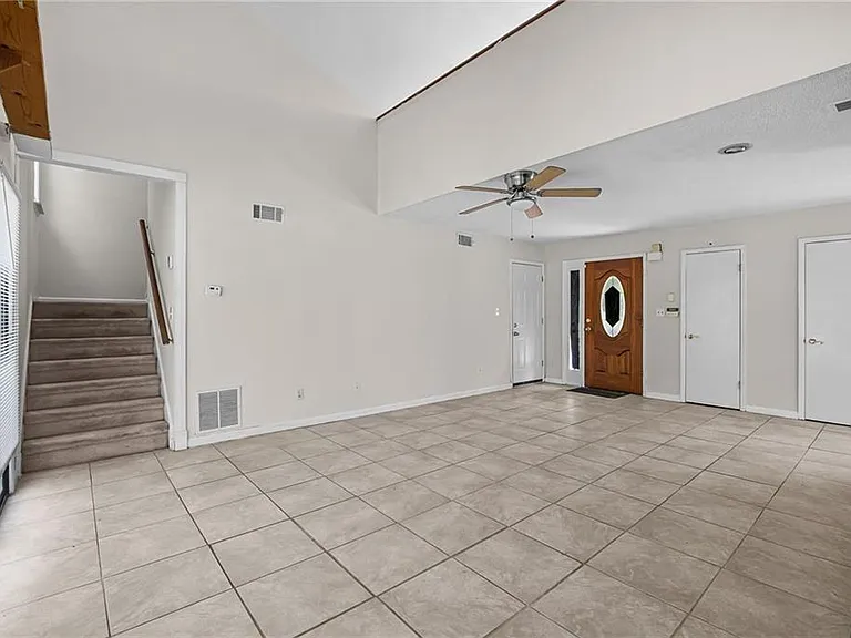 990 Chapman Ln — Photo 8