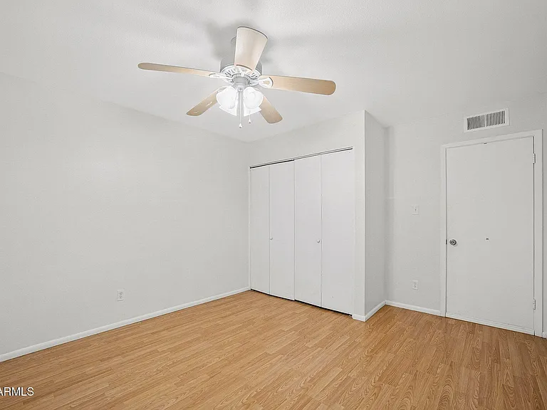 1137 E Bishop Dr — Photo 23