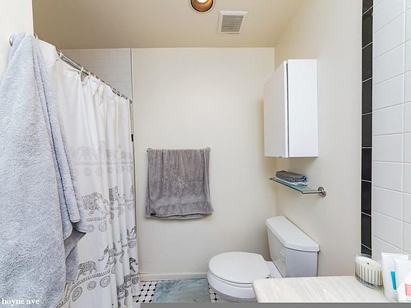 4th image of 1301 N Hoyne Ave #526