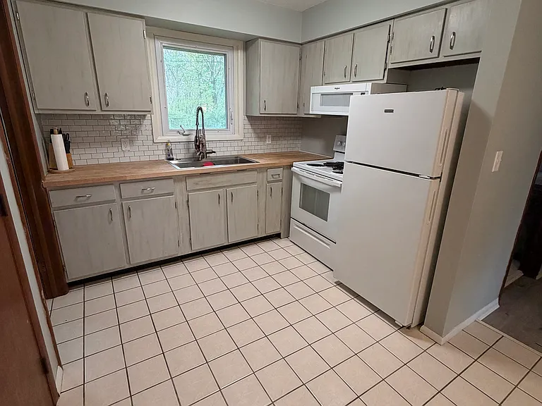 2190-2192 Frank Ct — Photo 4