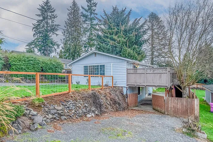 4 bed, 2.0 bath, 2256 sqft, $3,295 — Photo 3