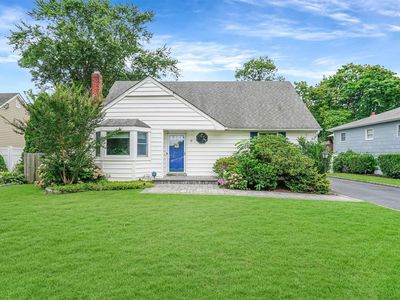 18 Chester Street, Lake Grove, NY, 11755