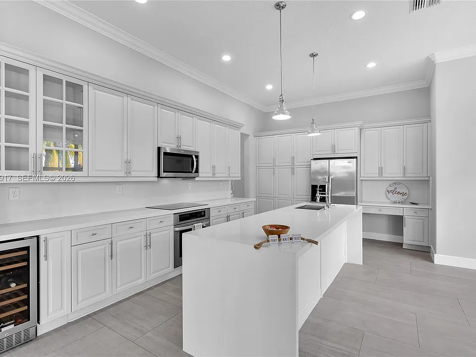8503 NW 41st St