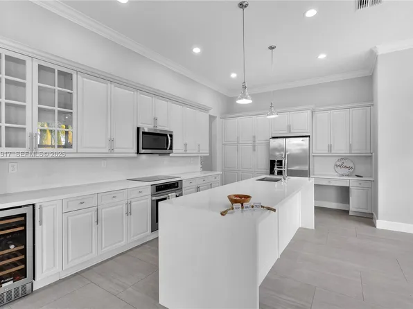 8503 NW 41st St, Cooper City, FL