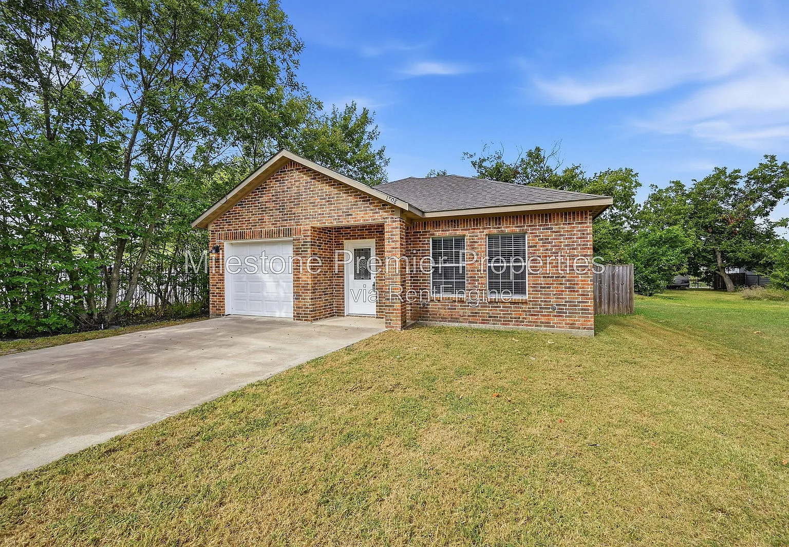 3 bed, 2.0 bath, 1373 sqft, $1,495 — Photo 2