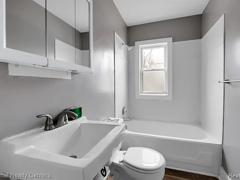 39 E Brockton Ave — Photo 11