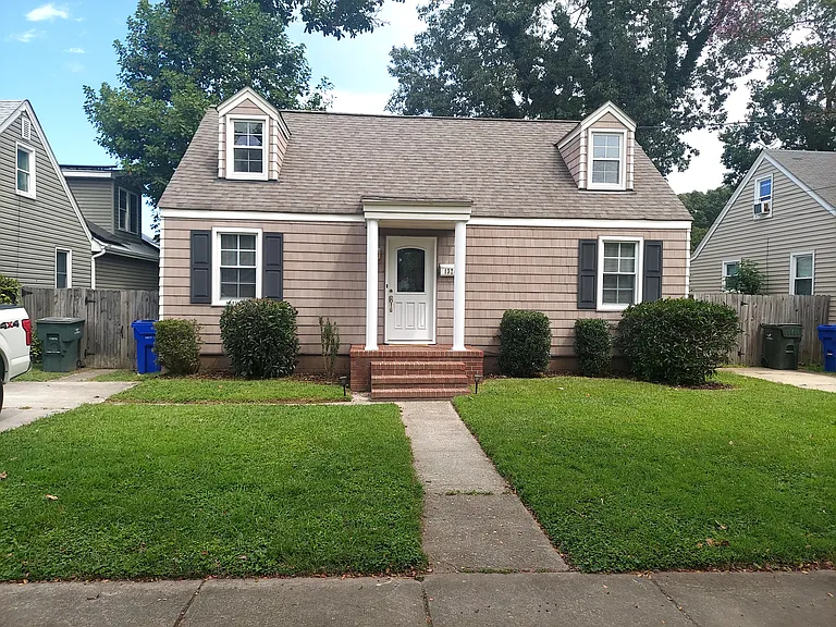 1320 Elm View Ave — Photo 1