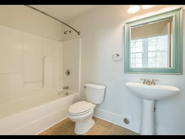 140 E Glenwood Ave #113 — Photo 6