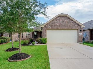3051 Heather Grove Ln, Dickinson, TX 77539