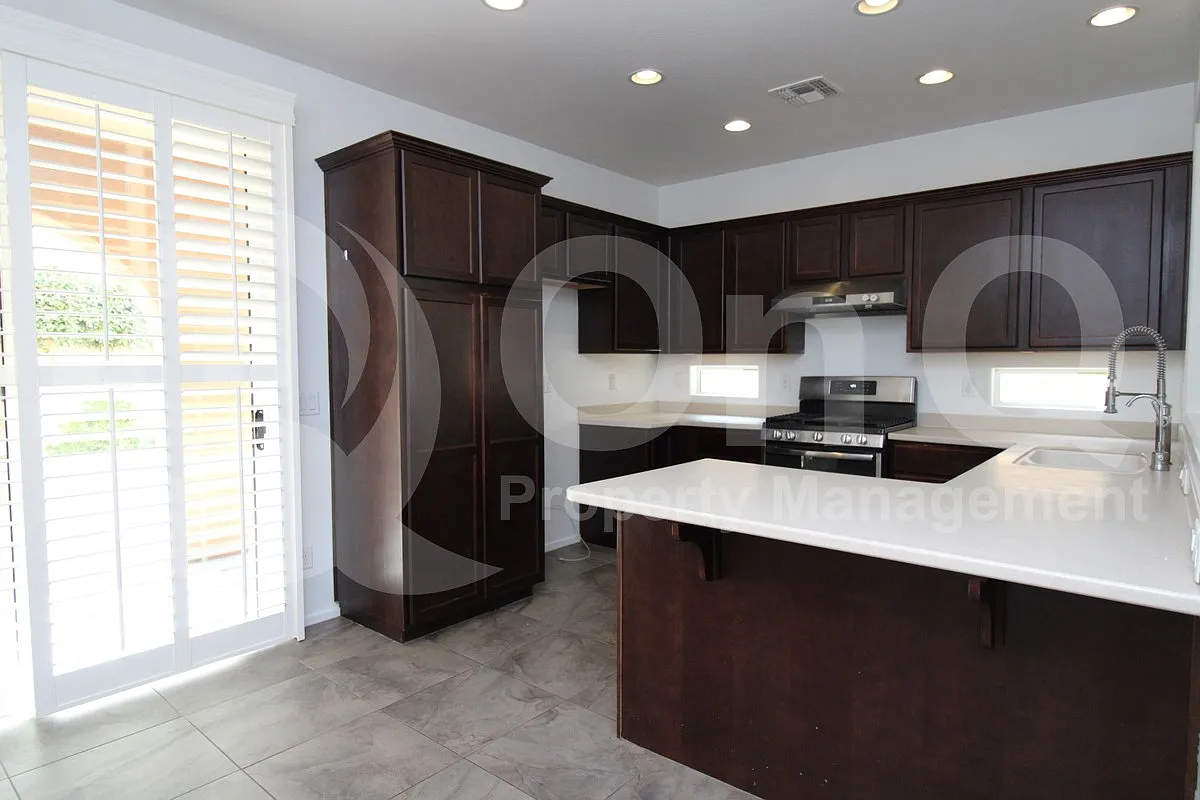 3 bed, 2.5 bath, 2248 sqft, $2,749 — Photo 3