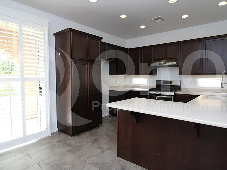 9134 S Roberts Rd — Photo 3