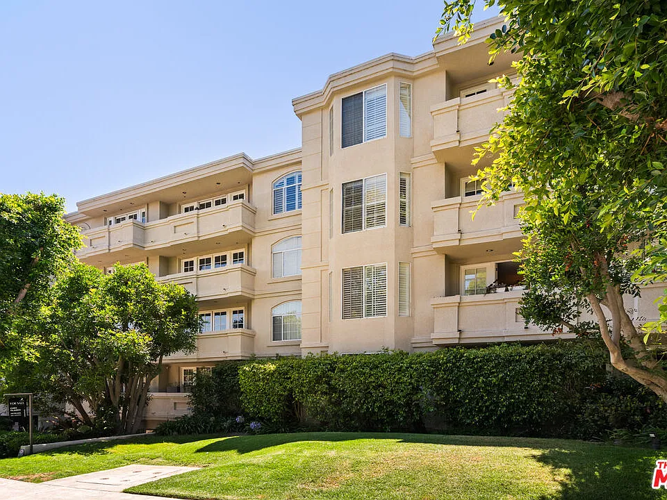 575 S Barrington Ave #305