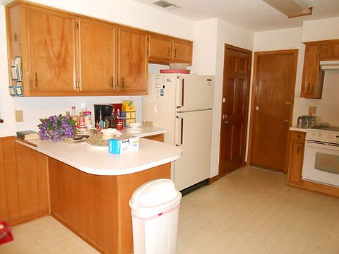 3rd image of 215 Rosewood Dr