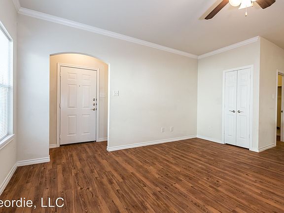 3rd image of 1025 Newcastle Dr