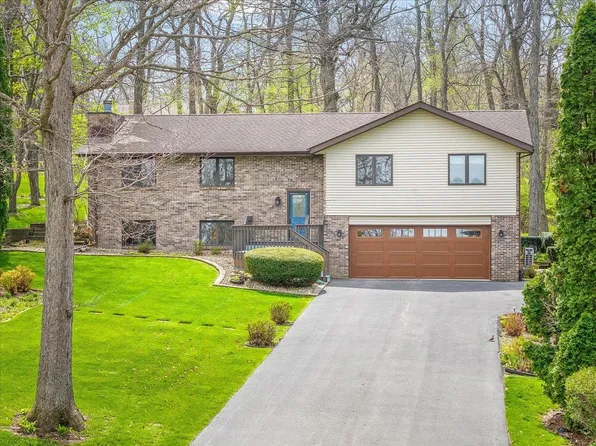 548 Baintree Rd, Davis, IL 61019