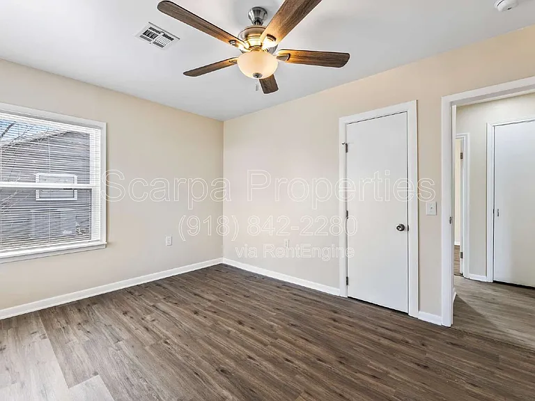 921 W Midway St — Photo 14